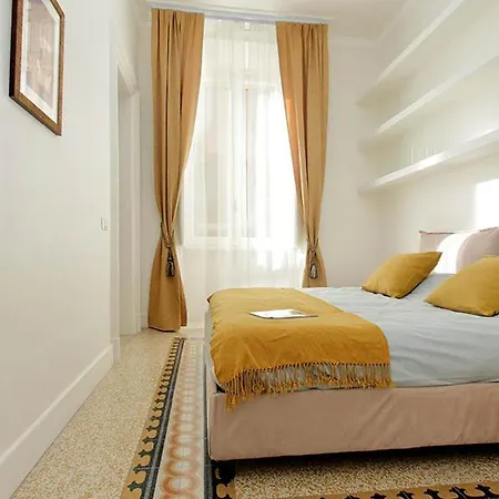 Elegant In The Heart Of Rome-navona Area 로마